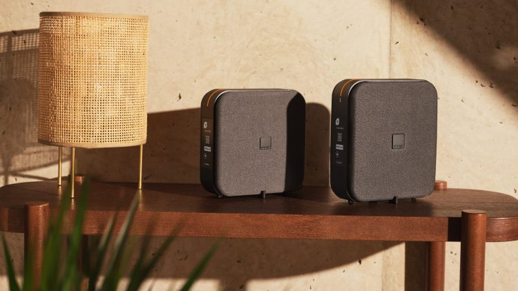 Livebox 6 et Livebox 7 côte à côte - Livebox 6 and Livebox 7 - photo Natacha Mojaisky side by side