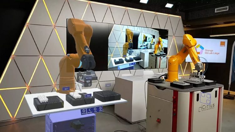 Orange - Un bras robot et son jumeau numérique - A robot arm and its digital twin