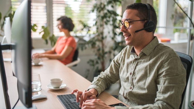 GettyImages - customer support and AI - relation client et IA